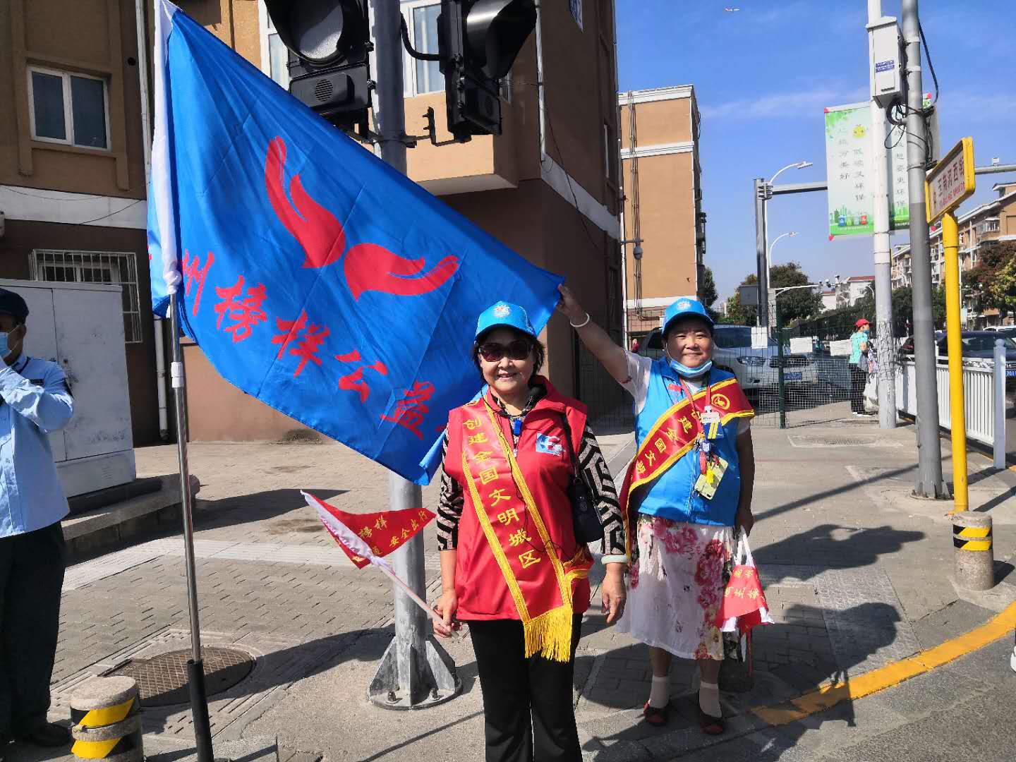 <strong>骚逼大奶马头流白浆少妇吃大鸡巴</strong>